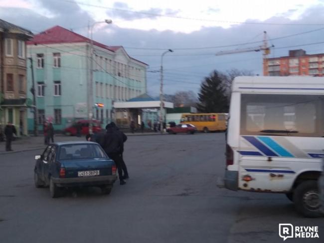 У Рівному біля вокзалу - ДТП (ФОТОФАКТ)