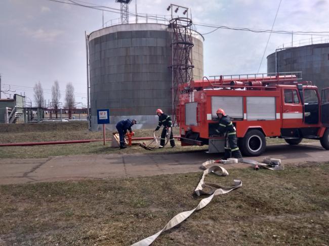 На Рівненщині рятувальники тренувалися гасити кабельні мережі