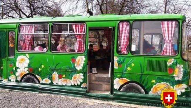 На Рівненщині уроки проводять в автобусі (ФОТО)
