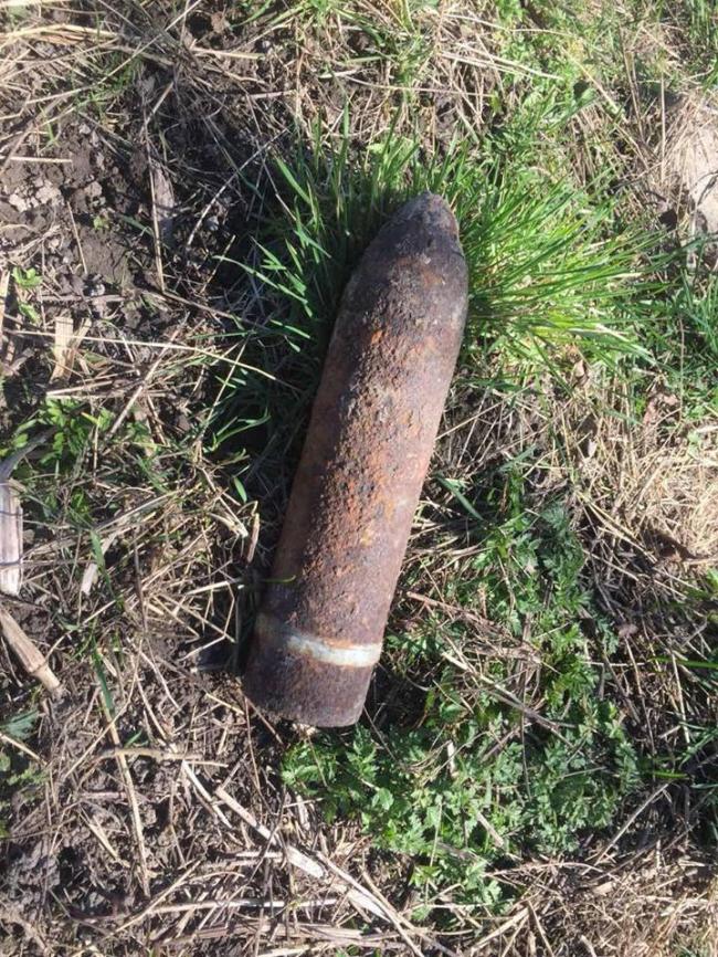 На Здолбунівщині діти принесли додому артилерійський снаряд