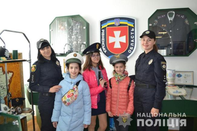 Рівненські школярі відвідали управління поліції (ФОТО)