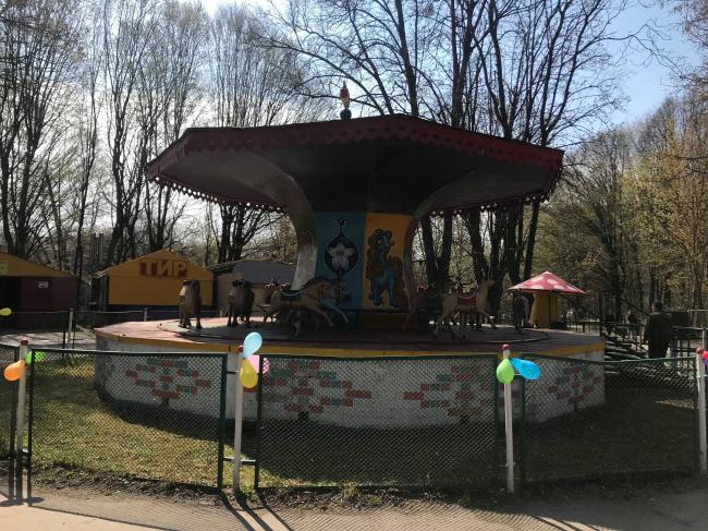 У Рівному в парку Шевченка відкрили атракціони (ФОТО)