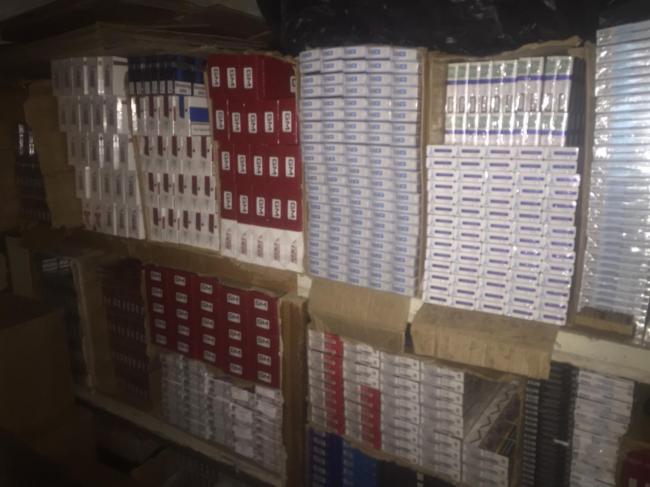 У Рівному вилучили майже 17 тисяч пачок контрабандних цигарок