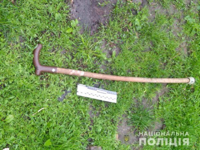 Наніс не менше 10 ударів: на Рівненщині чоловік дерев`яною палицею побив сусідку