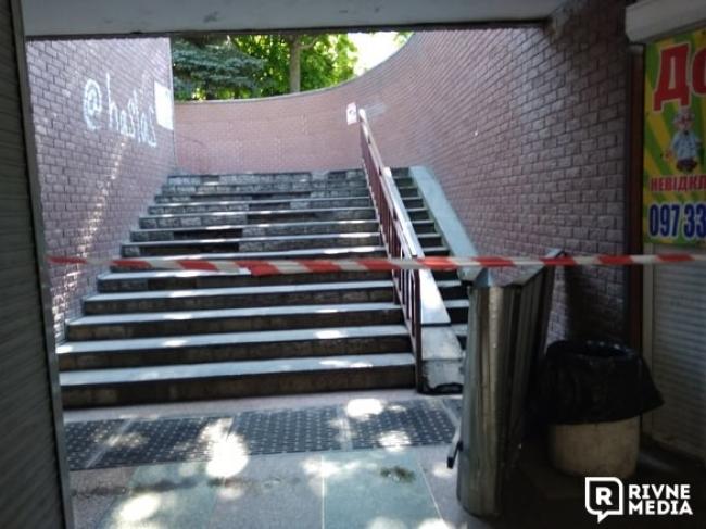 У рівненській підземці ремонтують сходи (ФОТО)