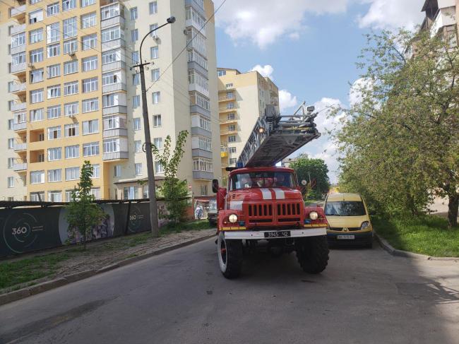 У Рівному горів балкон в багатоповерховому житловому будинку (ФОТО)