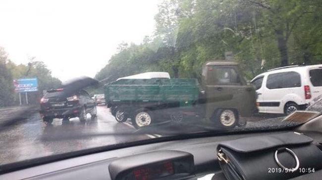 У Рівному на Костромській - ДТП з вантажівкою (ФОТОФАКТ)