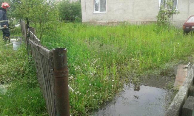 Учора в трьох господарствах Рівненської області рятувальники відкачували воду