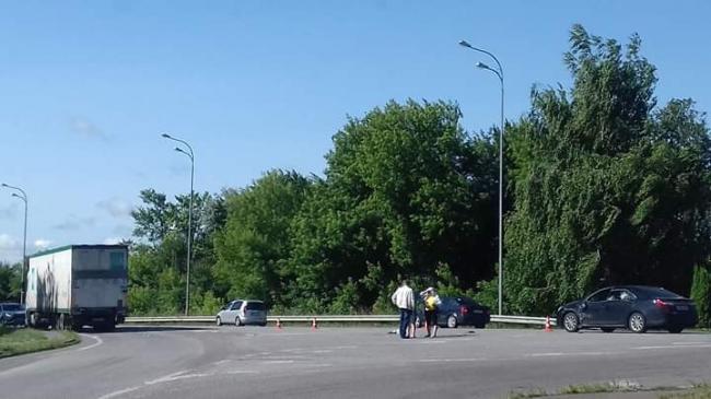 У Дубенському районі - ДТП: не розминулися вантажівка та легковик