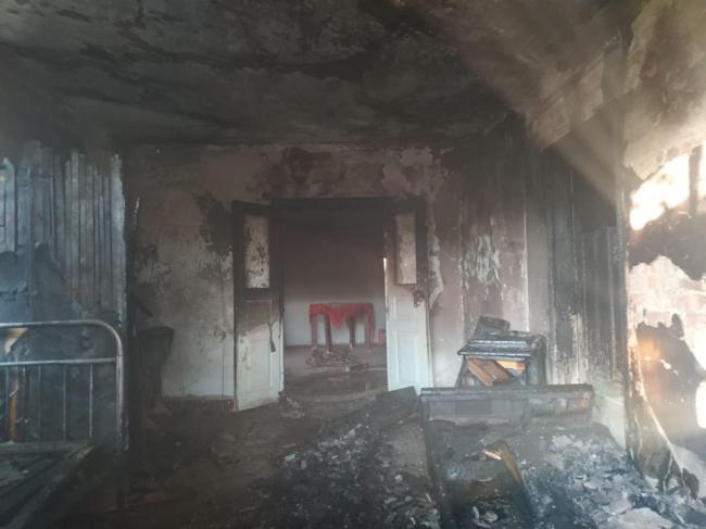 У Рівненському районі горів будинок: вогонь приборкували більше шести годин
