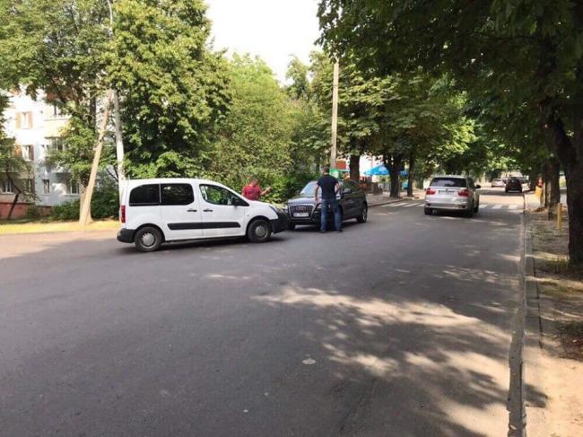 У Рівному через політичний банер сталася ДТП?