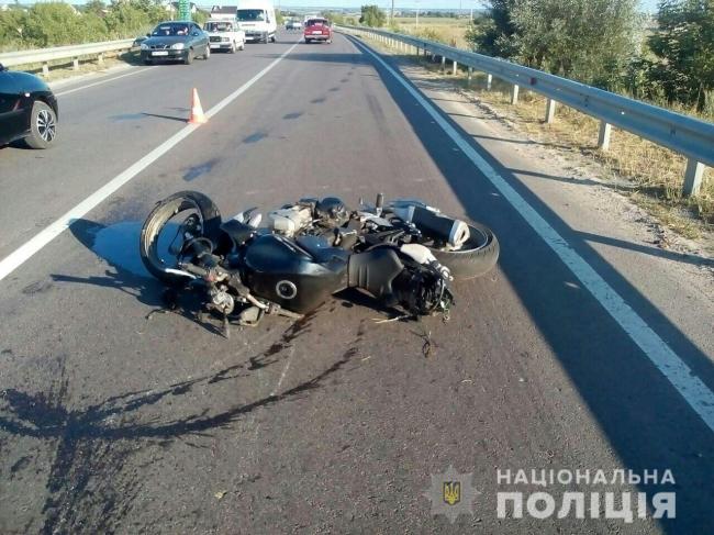 Водій вилетів у кювет: на Рівненщині сталася ДТП із мотоциклістом