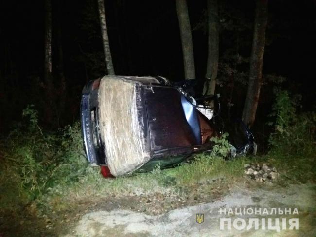 На Рівненщині автівка в`їхала в дерево: водій загинув