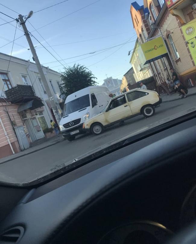 У Дубні - ДТП із легковиком та мікроавтобусом (фотофакт)