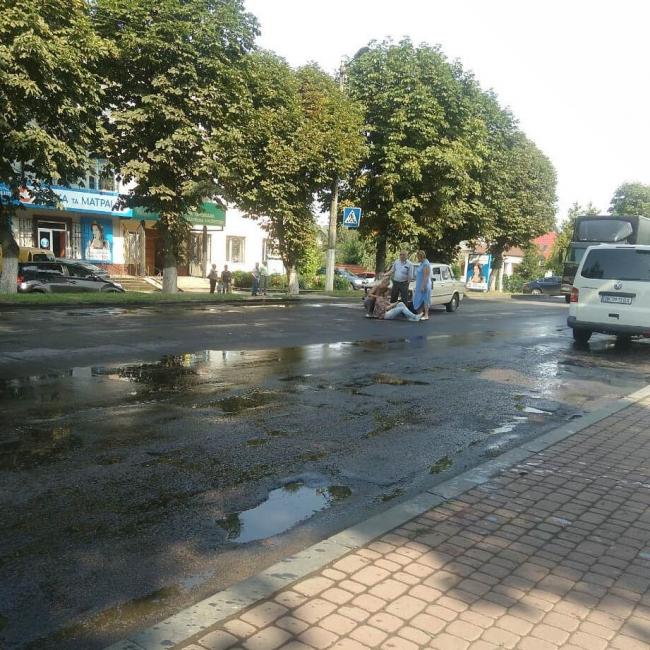 У Дубні на пішохідному переході збили дівчину 