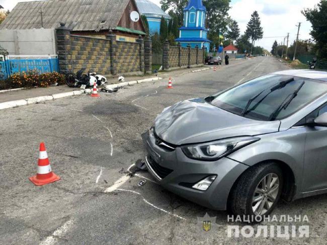 Мотоцикла відкинуло на пішоходів: у Рівненському районі в ДТП постраждали четверо осіб