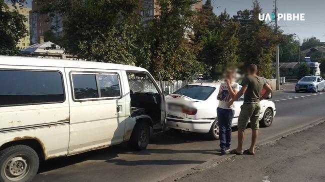 На вулиці Степана Бандери в Рівному - ДТП (фотофакт)