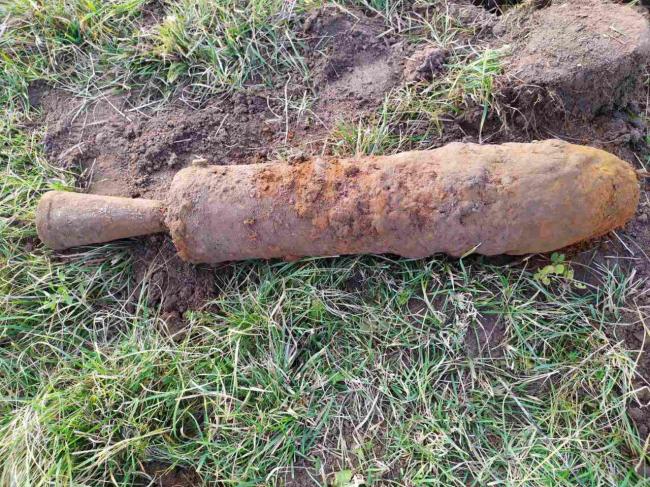 Реактивну міну та артилерійський снаряд знищили піротехніки на Рівненщині
