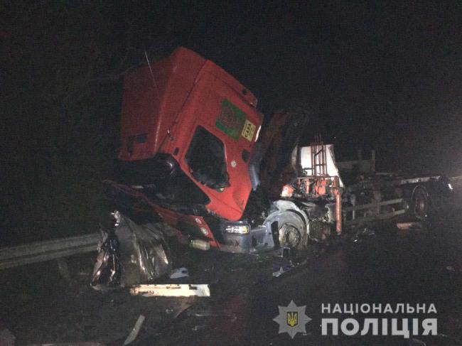 У Рівненському районі у ДТП потрапили дві вантажівки