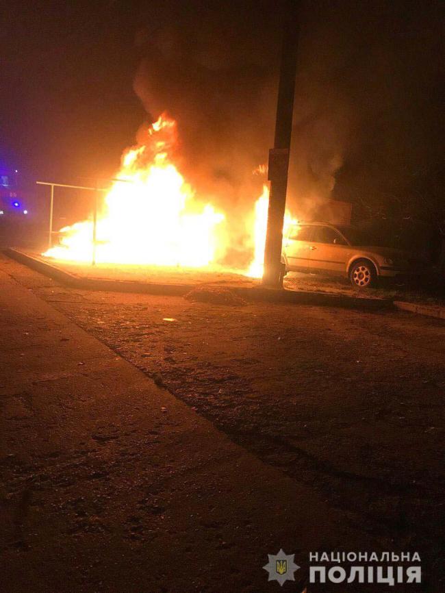 У Рівному вночі через підпал автомобіль згорів вщент (ФОТО)