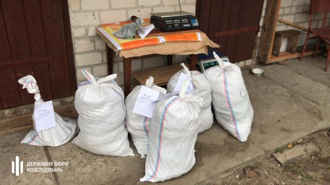 20 обшуків і 150 кг бурштину: результати роботи ДБР на Поліссі  (ФОТО)