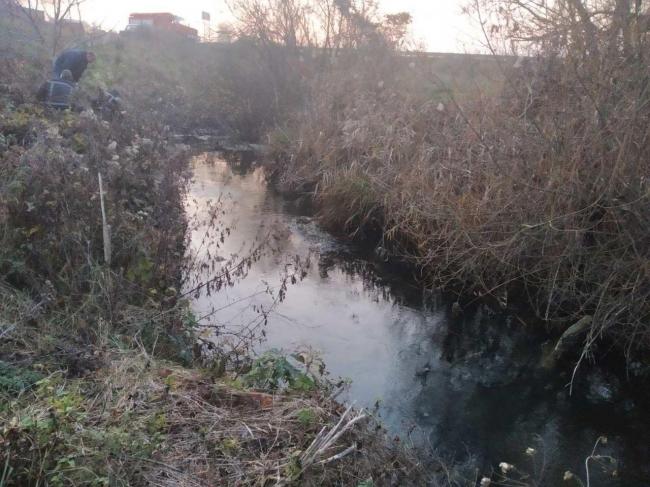 На Рівненщині у каналі знайшли мертве тіло (ФОТО)