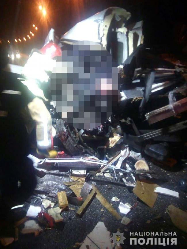 Один водій загинув, інший - у реанімації: уночі на Рівненщині сталась моторошна ДТП (ФОТО)