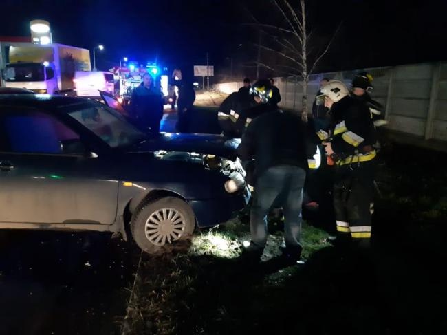 У Рівному - ДТП: один з автомобілів загорівся (ФОТО+ВІДЕО)