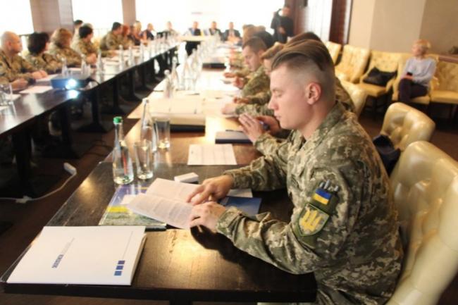 У Рівному обговорюють питання цивільного контролю над ЗС України