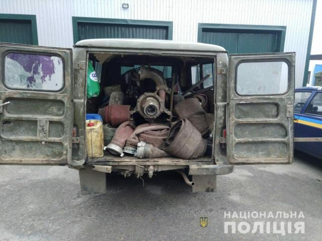 Відпрацювання Дубровицького району: поліцейські вилучили три мотопомпи та два автомобілі