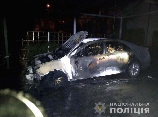 Авто, яке спалили у Рівному вночі, належить дружині відомого ресторатора та ексдепутата