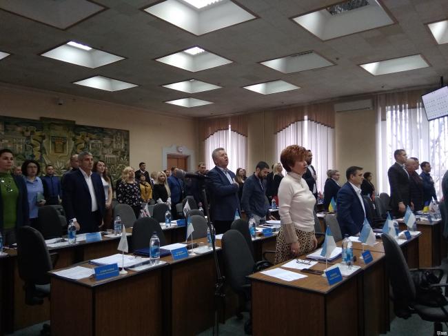 Депутати Рівнеради розпочали засідання сесії хвилиною мовчання