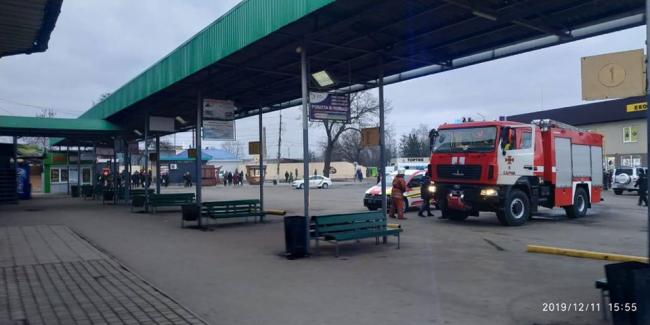На Рівненщині через повідомлення про замінування автовокзалу евакуювали більше сотні людей