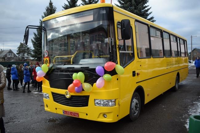 Школи Рівненщини цьогоріч отримали 17 нових автобусів