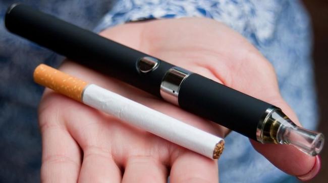 Уряд хоче заборонити куріння електронних сигарет у громадських місцях