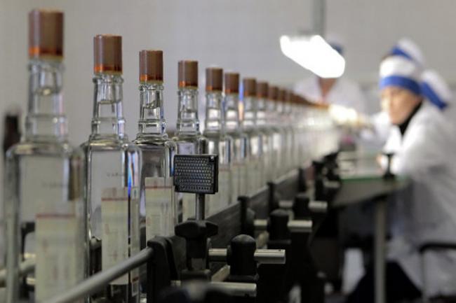 На Рівненщині продовжують виявляти фальсифікат алкоголю та тютюнової продукції