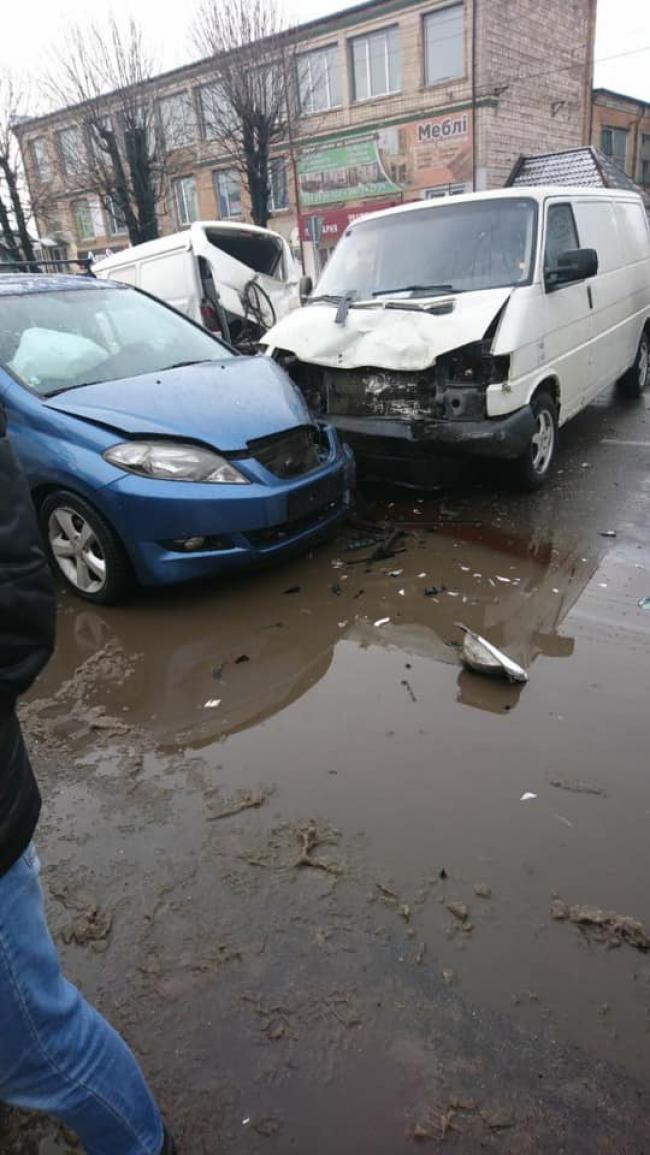 У автотрощу в Дубні потрапили три автомобілі (ФОТО)
