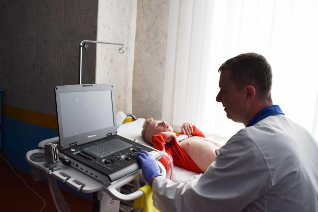 У Рівненській обласній дитячій лікарні з`явився сучасний портативний УЗД-апарат