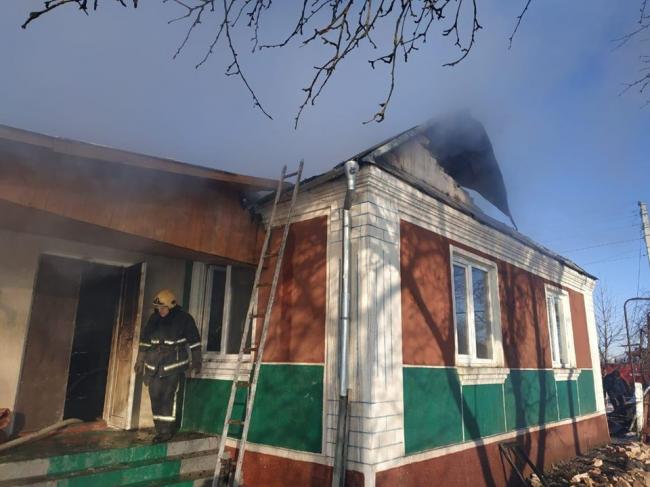 У селі на Рівненщині рятувальники ліквідували пожежу у житловому будинку