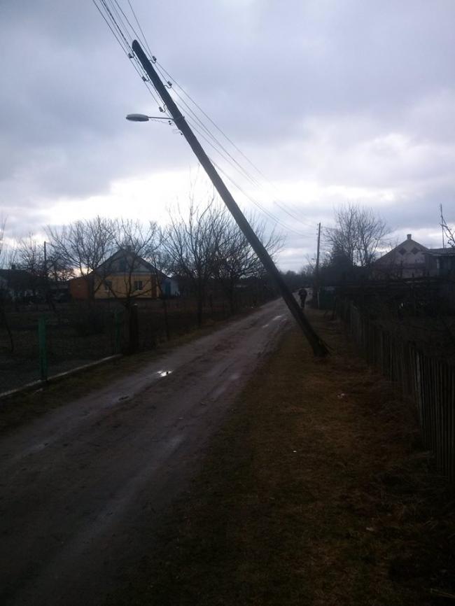Через негоду 50 сіл на Рівненщині залишились без світла