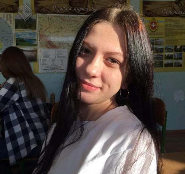 Юна дівчинка із Рівненщини потребує допомоги в лікуванні сколіозу