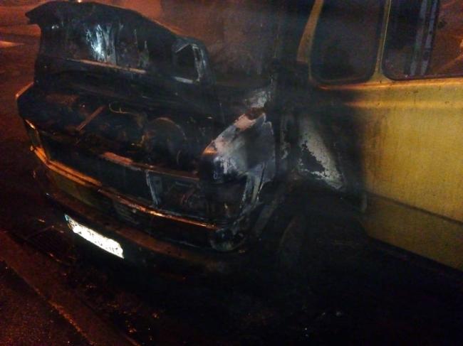 Пожежа в мікроавтобусі в Рівному: підозрюють, що це підпал