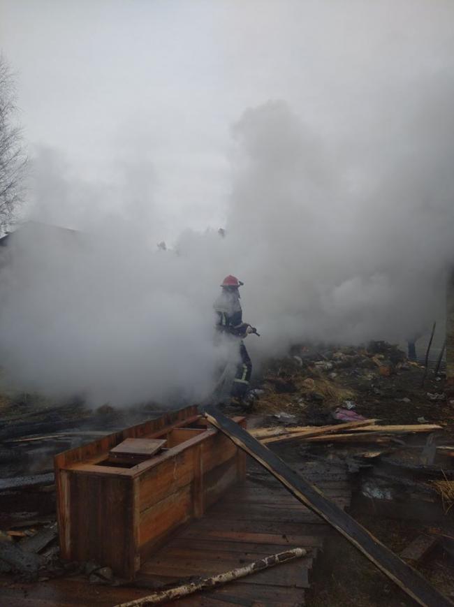 На Рівненщині пожежники врятували житловий будинок від вогню
