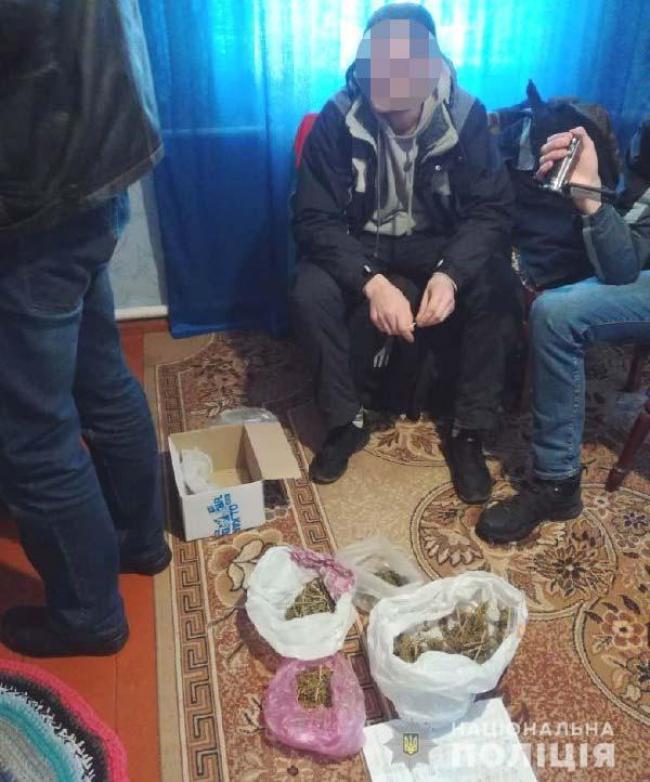На Рівненщині викрили групу наркозбувачів: в них знайшли "товарів" на 20 тис. грн