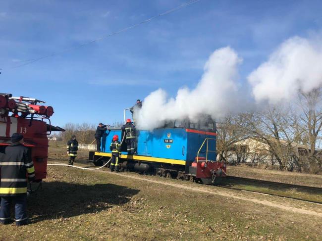 На Рівненщині загорівся потяг, який курсує вузькоколійкою