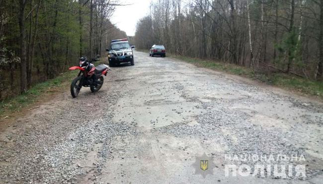 На Рівненщині два молодики потрапили у ДТП на незареєстрованому мотоциклі 