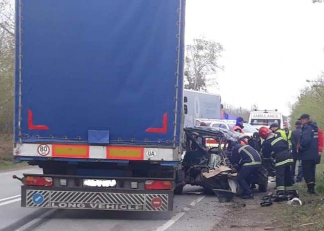 На Рівненщині легковик зіштовхнувся з вантажівкою: є загиблий