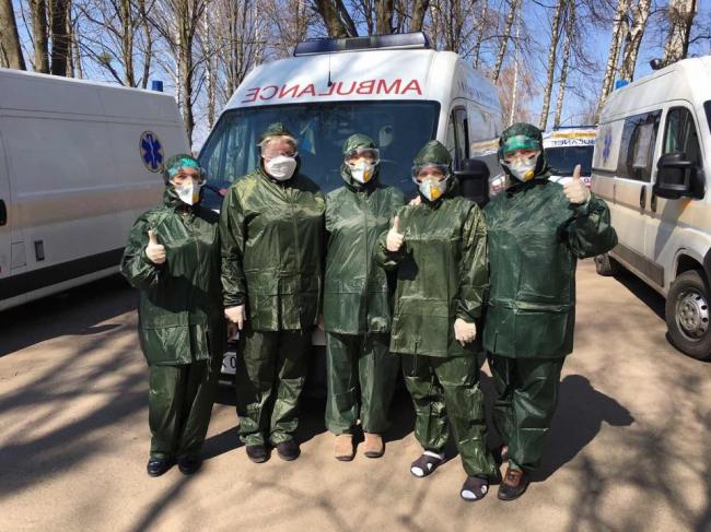 На Рівненщині мешканці ОТГ зібрали кошти на багаторазові медичні костюми