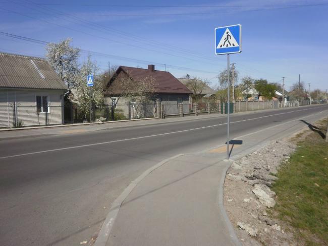 На Рівненщині невідомі зрізали два дорожні знаки (ФОТО)