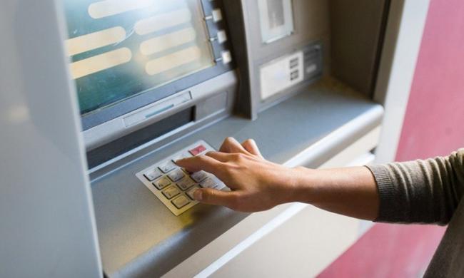 Чи дезінфікують банкомати та термінали у Рівному та області?